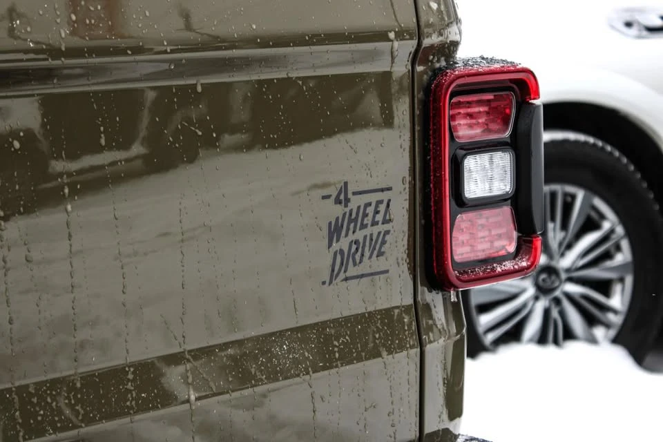 2026 Jeep JT Gladiator - Image 8 of 10