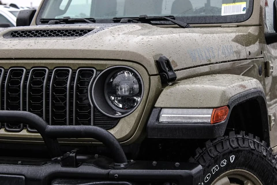 2026 Jeep JT Gladiator - Image 7 of 10