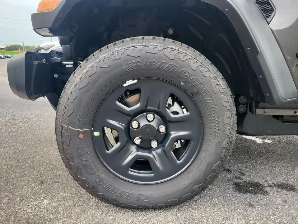 2026 Jeep JT Gladiator - Image 10 of 20