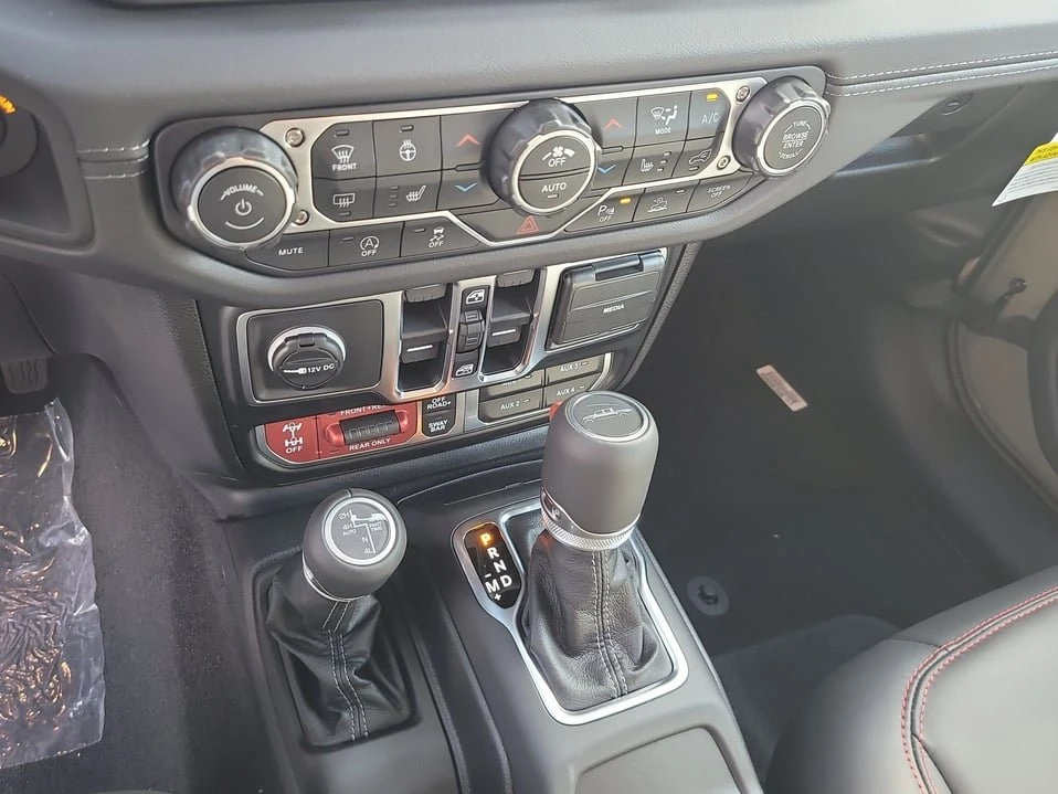 2026 Jeep JT Gladiator - Image 18 of 20