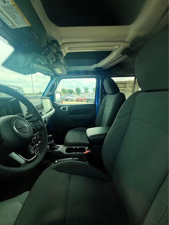2026 Jeep JT Gladiator - Image 6 of 12