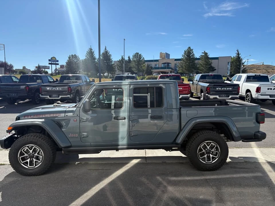 2026 Jeep JT Gladiator - Image 9 of 13