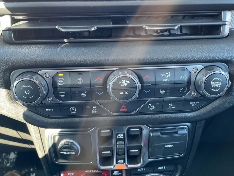 2026 Jeep JT Gladiator - Image 10 of 12