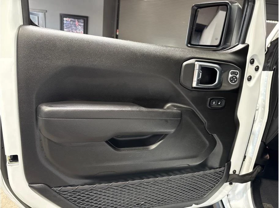 2026 Jeep JT Gladiator - Image 15 of 20