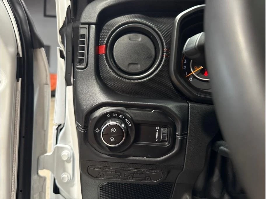 2026 Jeep JT Gladiator - Image 19 of 20