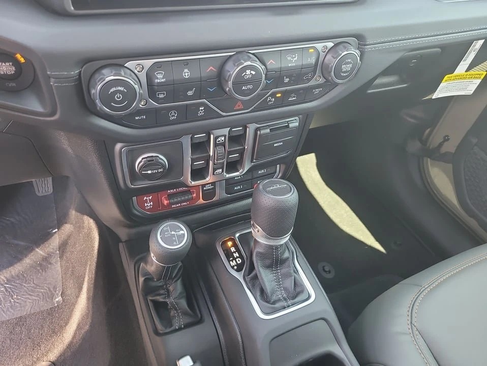 2026 Jeep JT Gladiator - Image 17 of 20