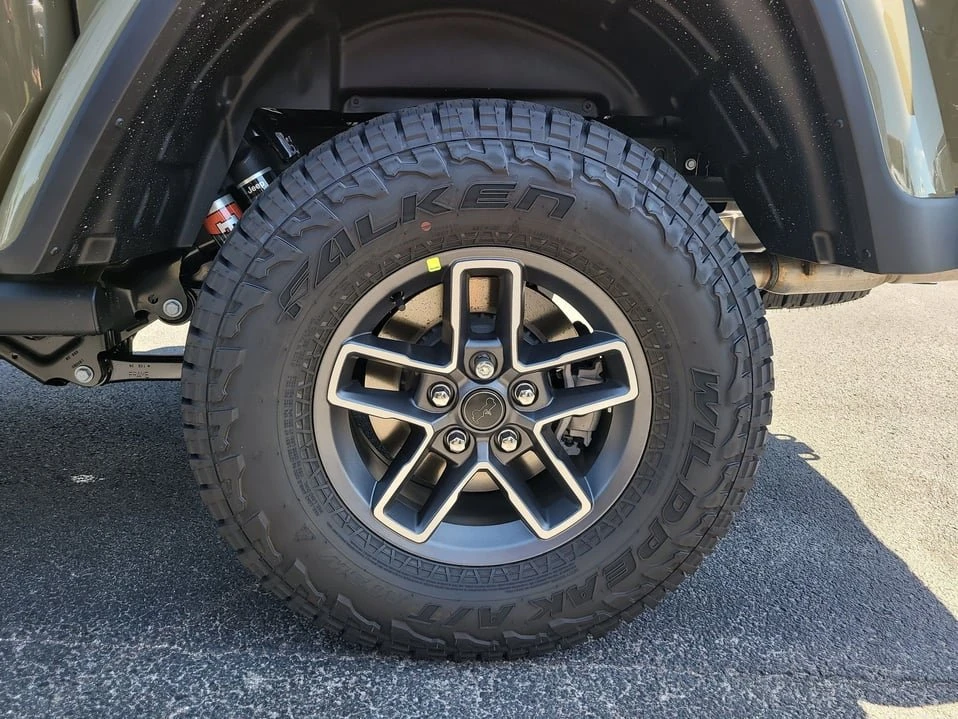 2026 Jeep JT Gladiator - Image 8 of 20