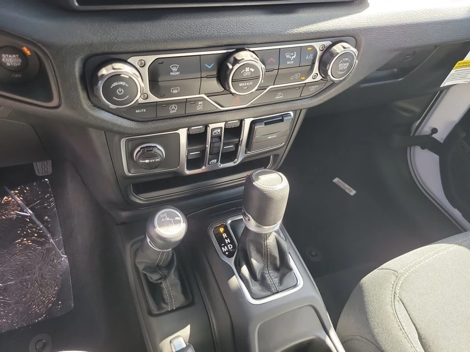 2026 Jeep JT Gladiator - Image 18 of 20