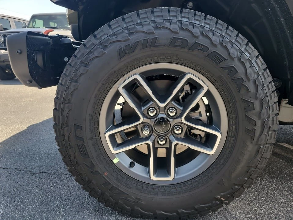 2026 Jeep JT Gladiator - Image 9 of 20