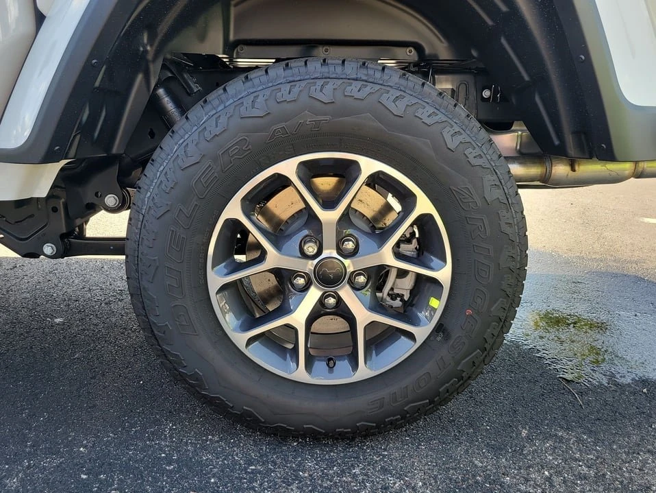 2026 Jeep JT Gladiator - Image 9 of 20