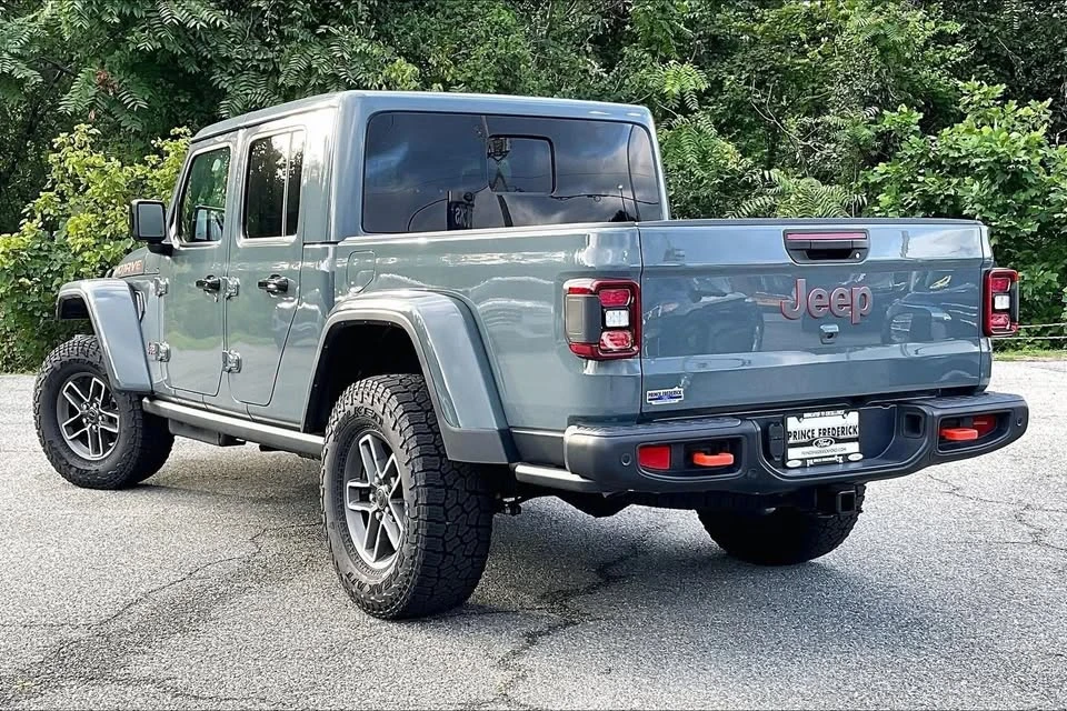 2026 Jeep JT Gladiator - Image 10 of 20