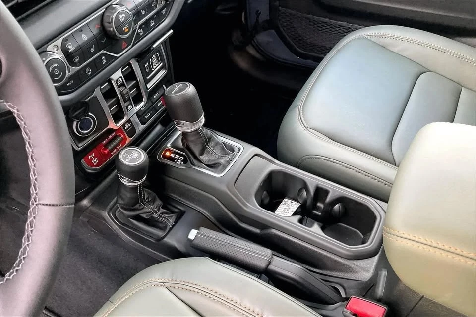 2026 Jeep JT Gladiator - Image 15 of 20