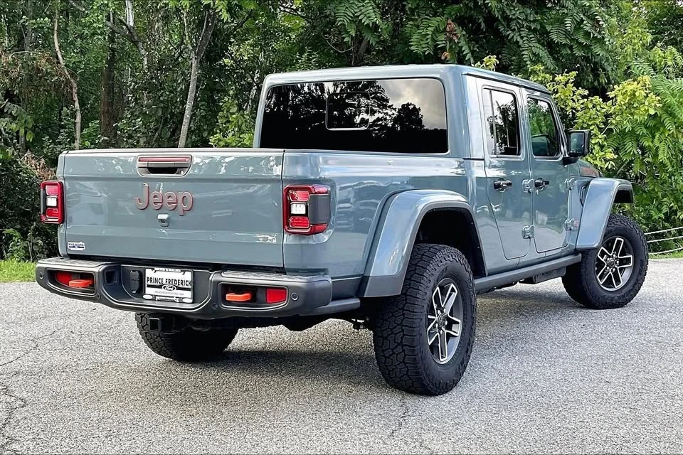 2026 Jeep JT Gladiator - Image 11 of 20