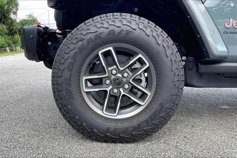 2026 Jeep JT Gladiator - Image 9 of 20