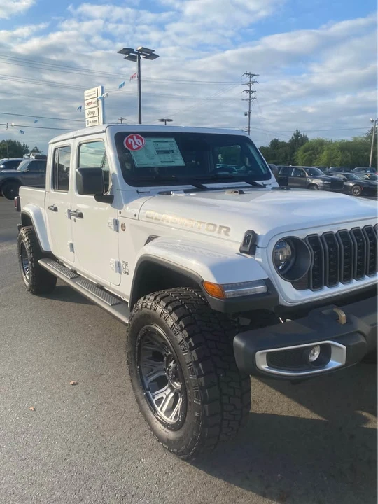 2026 Jeep JT Gladiator - Image 2 of 3