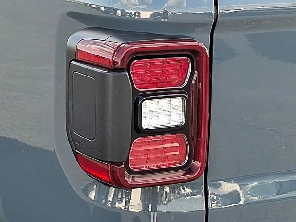 2026 Jeep JT Gladiator - Image 14 of 16