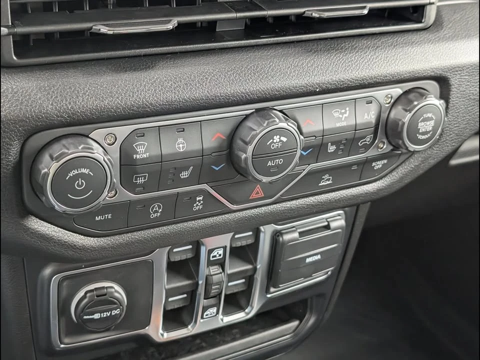 2026 Jeep JT Gladiator - Image 13 of 18