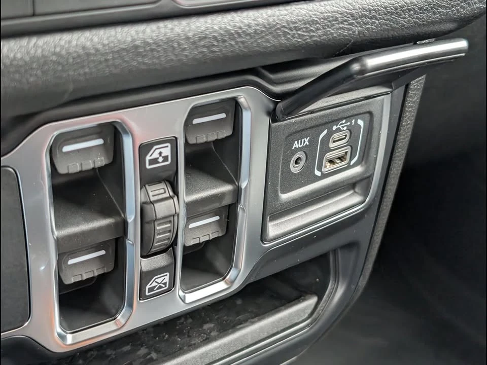 2026 Jeep JT Gladiator - Image 16 of 18