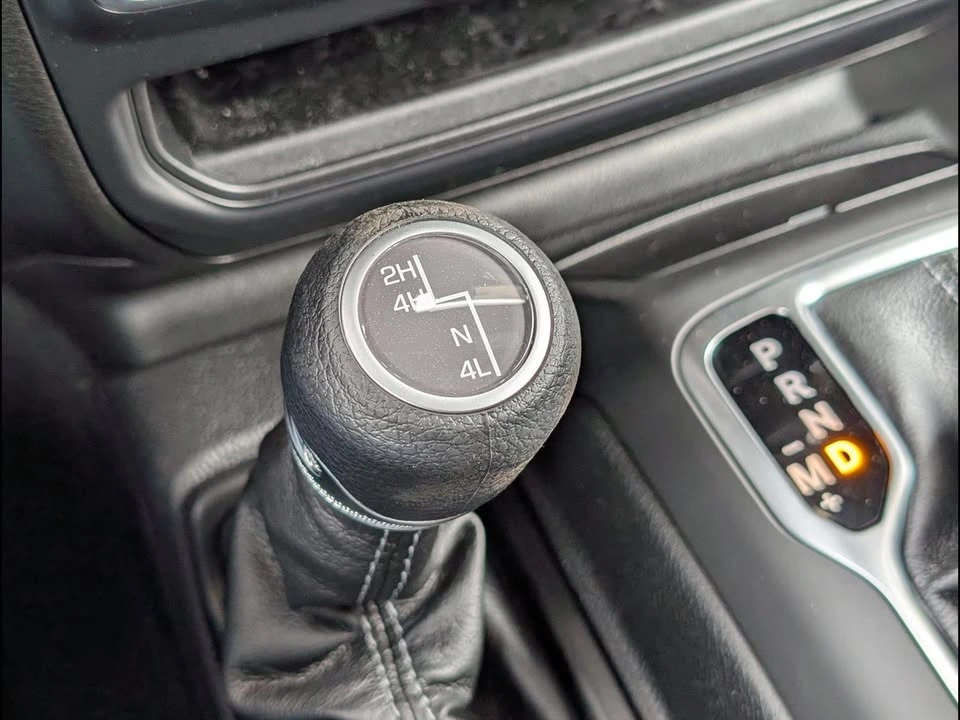 2026 Jeep JT Gladiator - Image 15 of 18