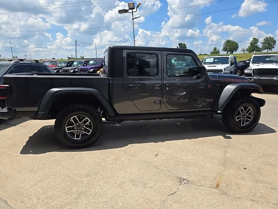 2026 Jeep JT Gladiator - Image 13 of 20