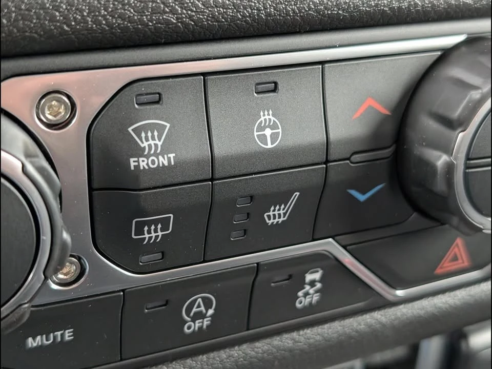 2026 Jeep JT Gladiator - Image 14 of 18