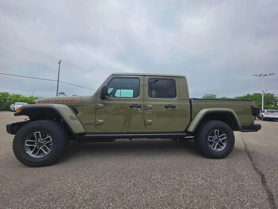 2026 Jeep JT Gladiator - Image 5 of 10