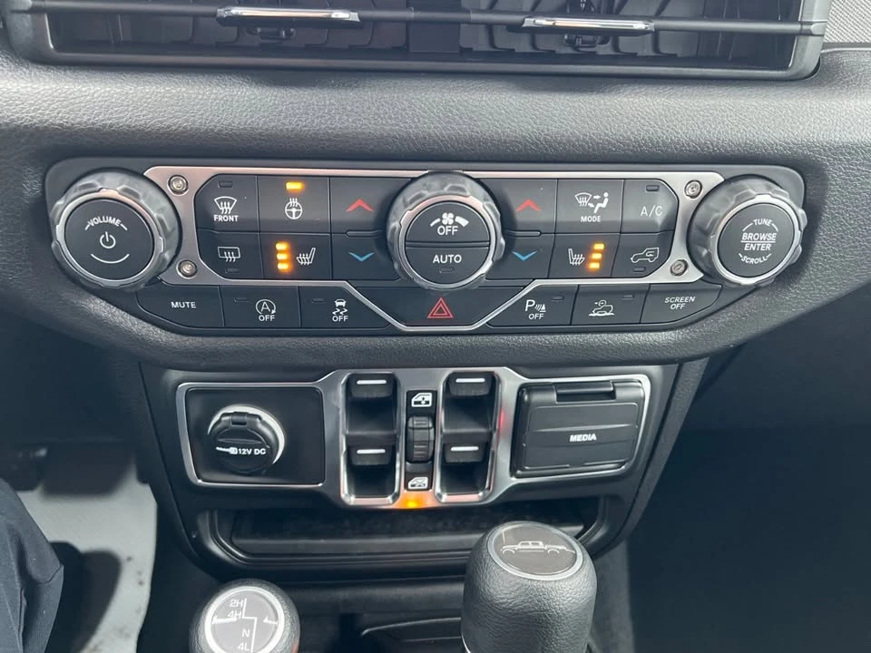 2026 Jeep JT Gladiator - Image 18 of 19