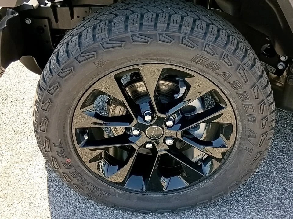 2026 Jeep JT Gladiator - Image 10 of 19