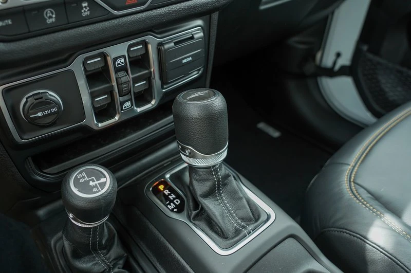 2026 Jeep JT Gladiator - Image 14 of 20