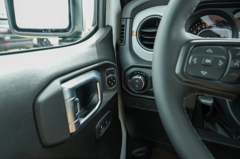 2026 Jeep JT Gladiator - Image 12 of 20