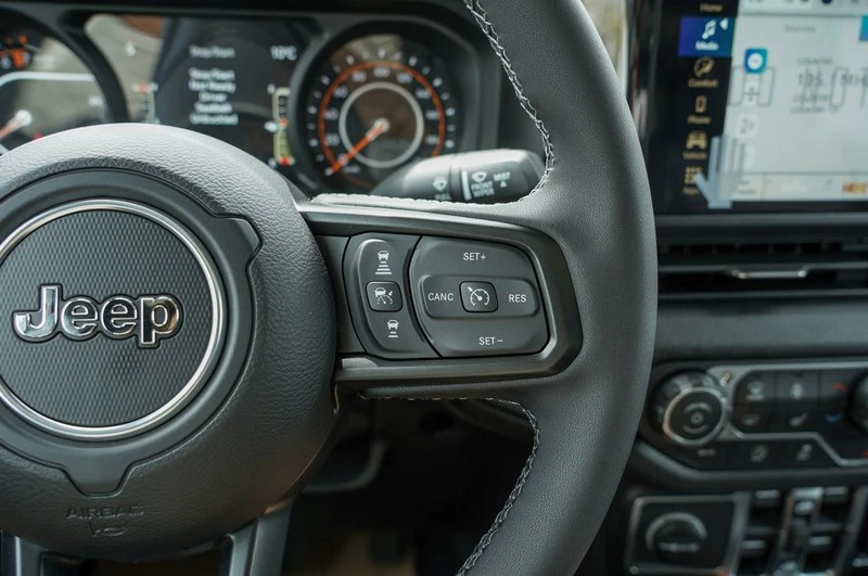 2026 Jeep JT Gladiator - Image 13 of 20