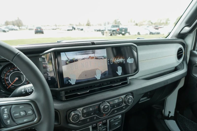 2026 Jeep JT Gladiator - Image 16 of 20