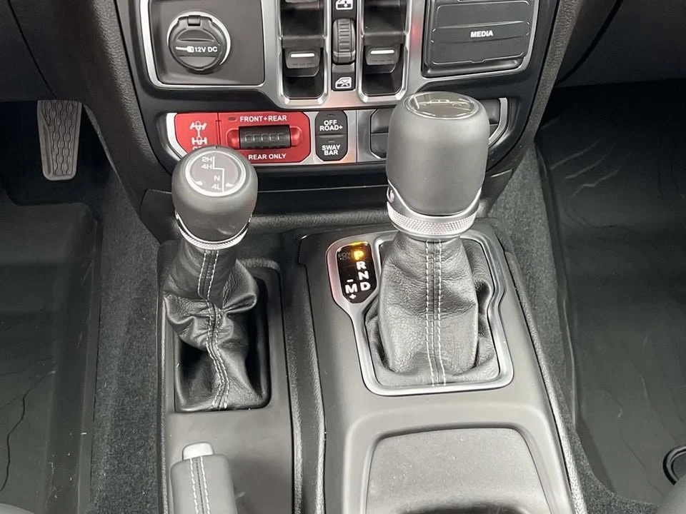 2026 Jeep JT Gladiator - Image 10 of 15