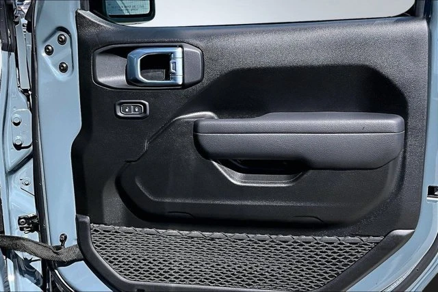 2026 Jeep JT Gladiator - Image 15 of 20