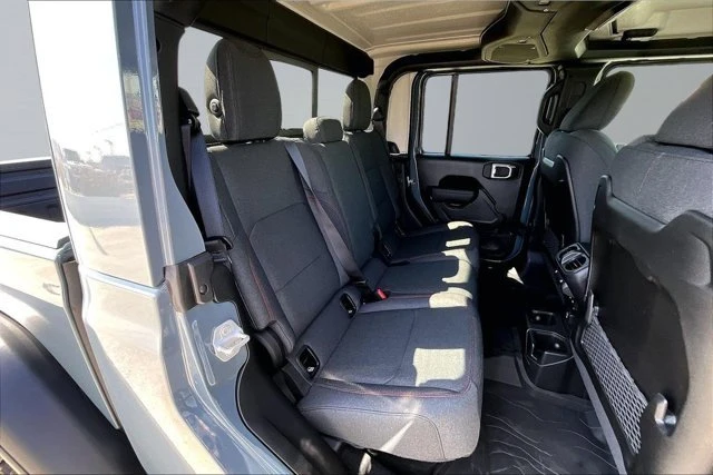 2026 Jeep JT Gladiator - Image 18 of 20