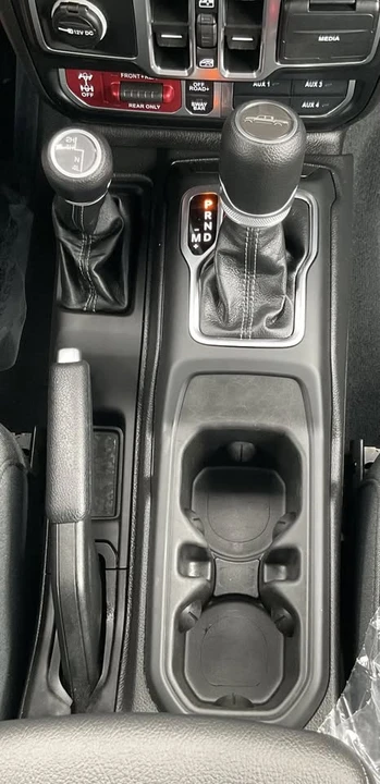 2026 Jeep JT Gladiator - Image 18 of 19