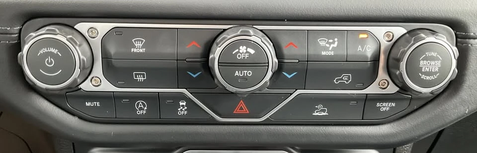 2026 Jeep JT Gladiator - Image 15 of 19