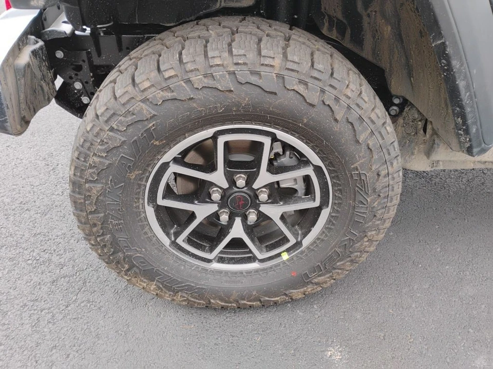 2026 Jeep JT Gladiator - Image 9 of 12