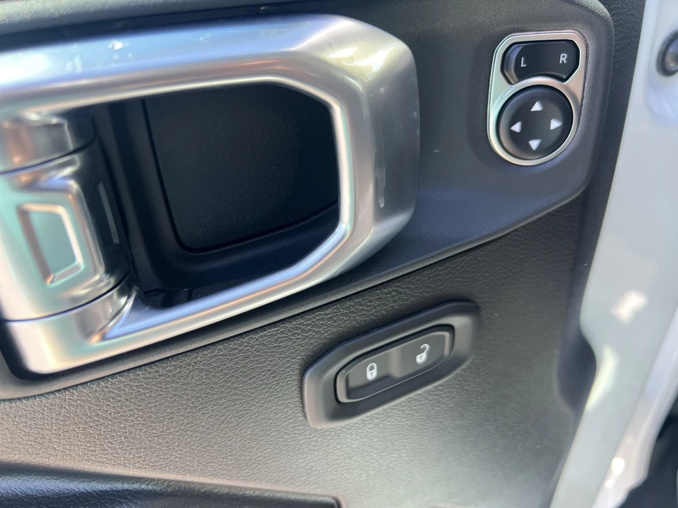 2026 Jeep JT Gladiator - Image 16 of 25