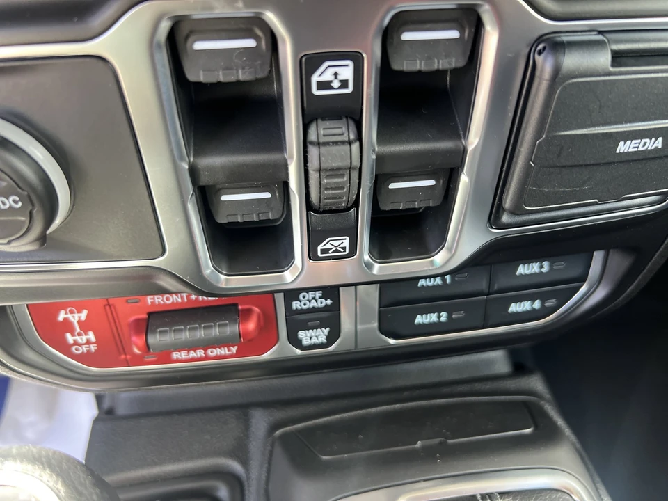 2026 Jeep JT Gladiator - Image 20 of 25