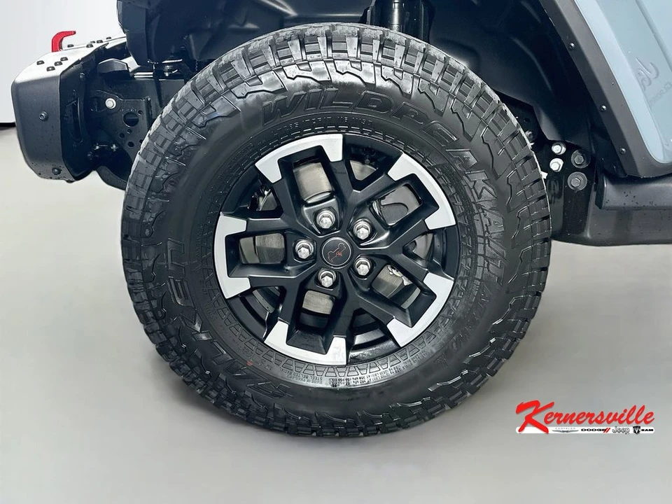 2026 Jeep JT Gladiator - Image 16 of 21