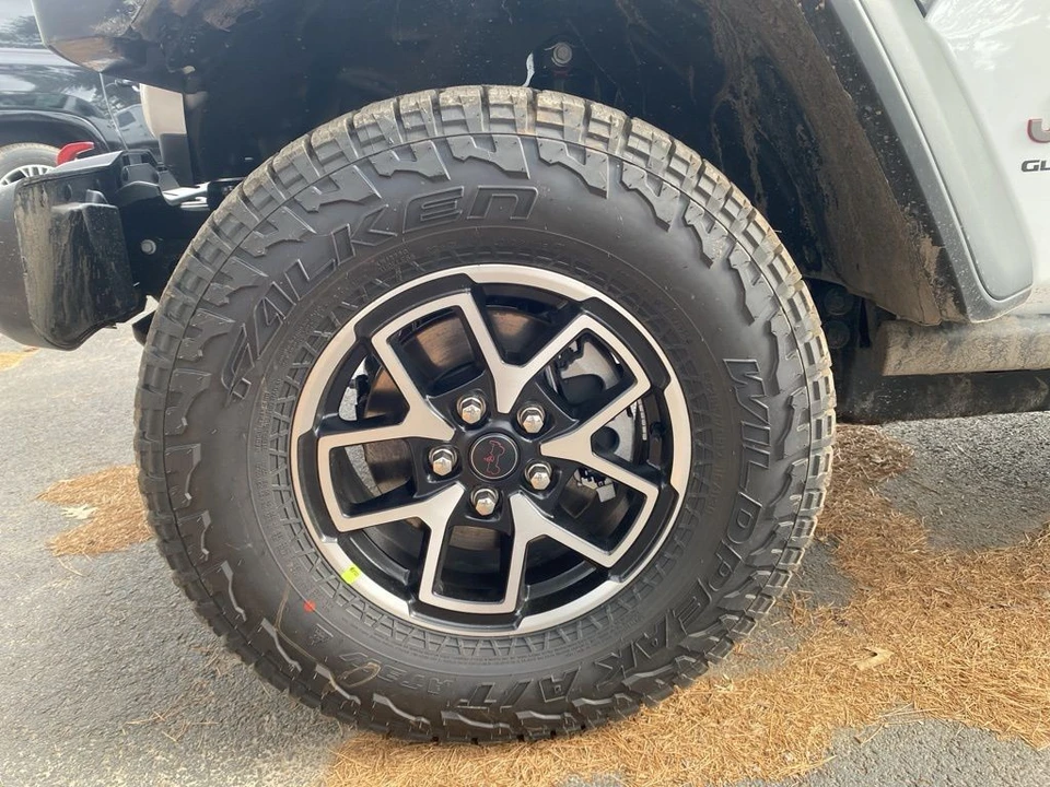 2026 Jeep JT Gladiator - Image 9 of 12
