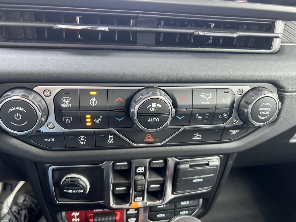 2026 Jeep JT Gladiator - Image 18 of 25