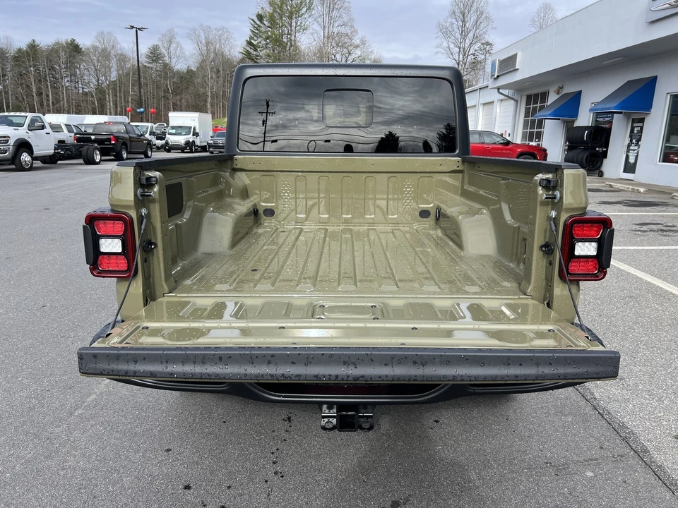 2026 Jeep JT Gladiator - Image 8 of 25