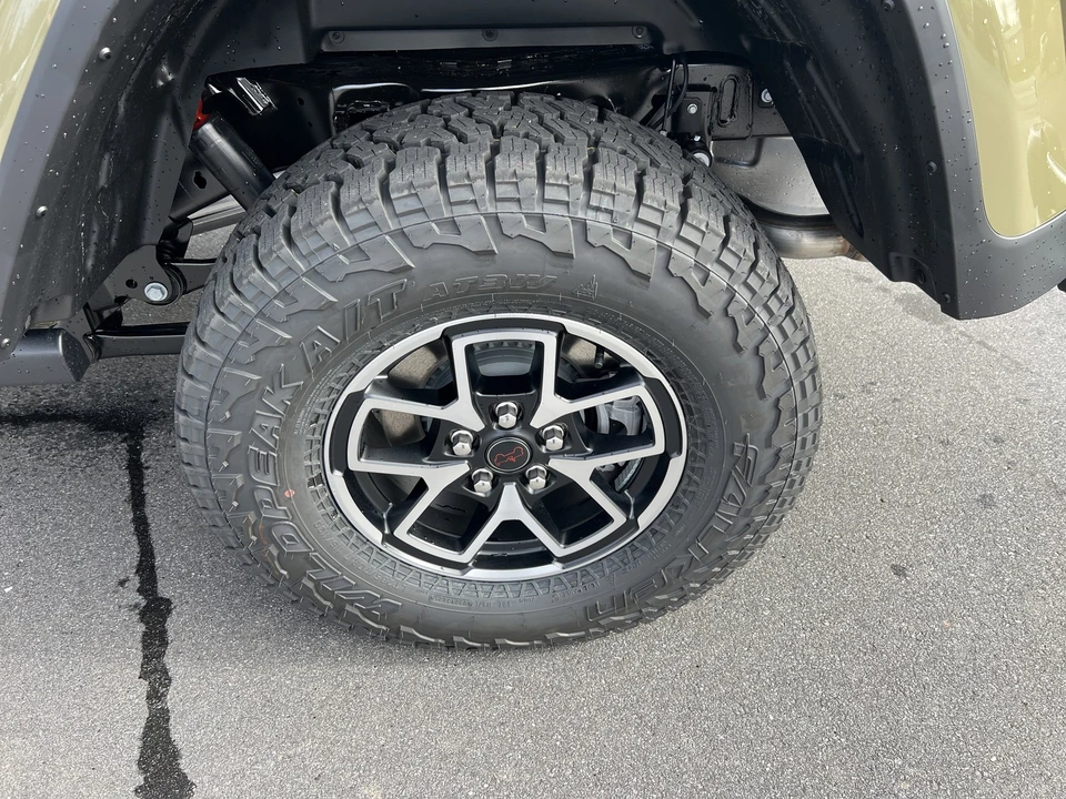 2026 Jeep JT Gladiator - Image 9 of 25