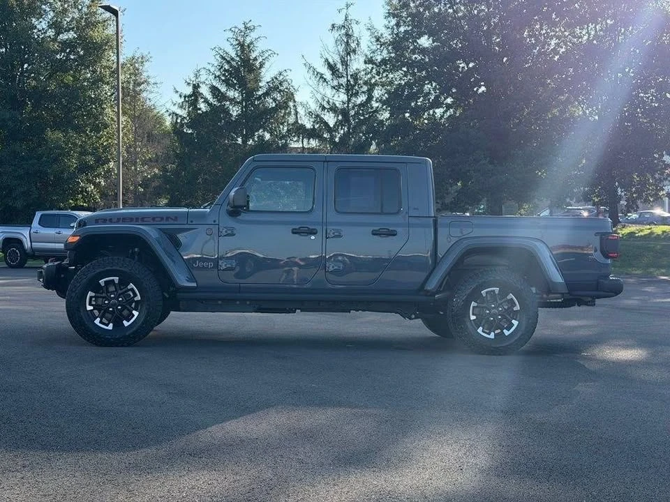 2026 Jeep JT Gladiator - Image 3 of 10