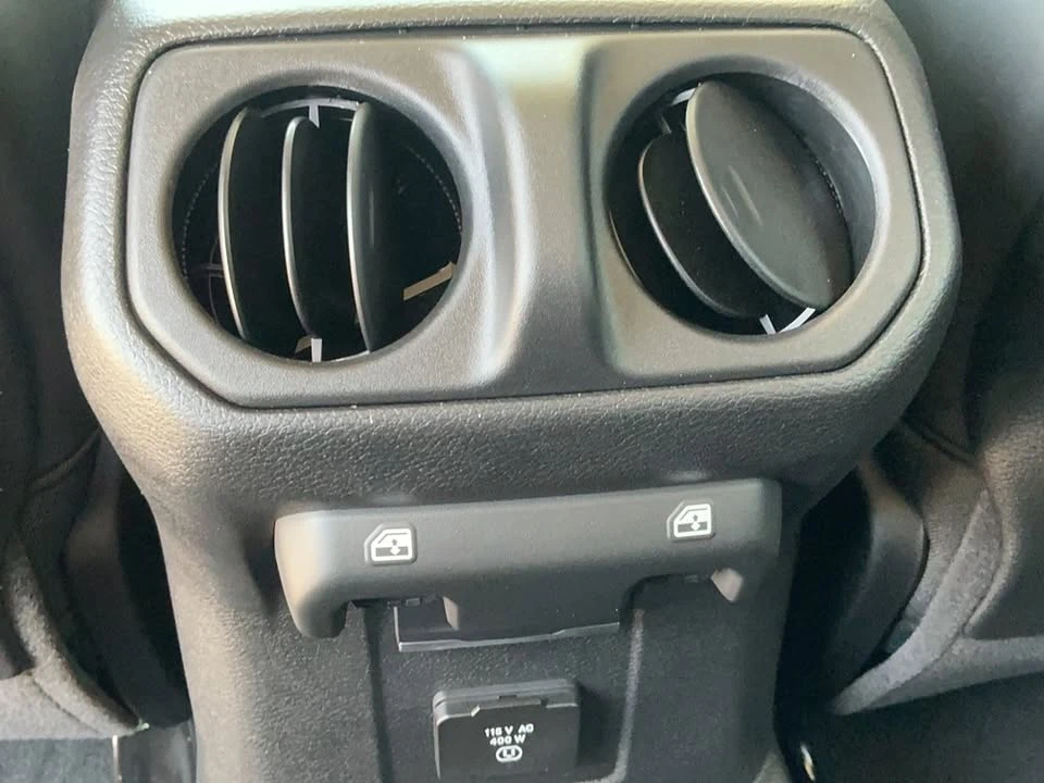 2026 Jeep JT Gladiator - Image 15 of 20
