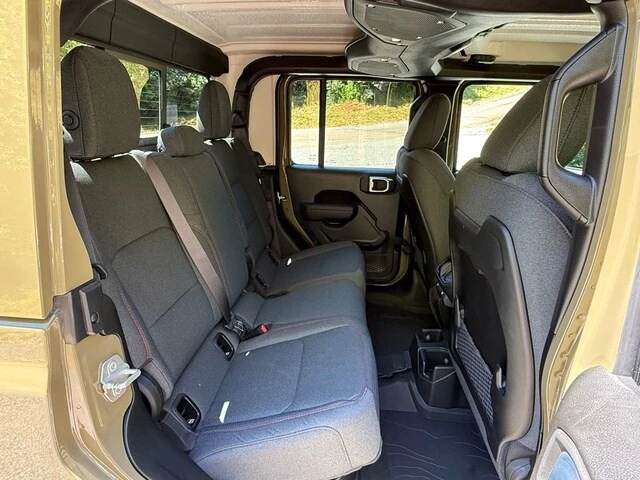 2026 Jeep JT Gladiator - Image 17 of 29