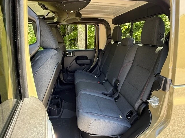 2026 Jeep JT Gladiator - Image 16 of 29