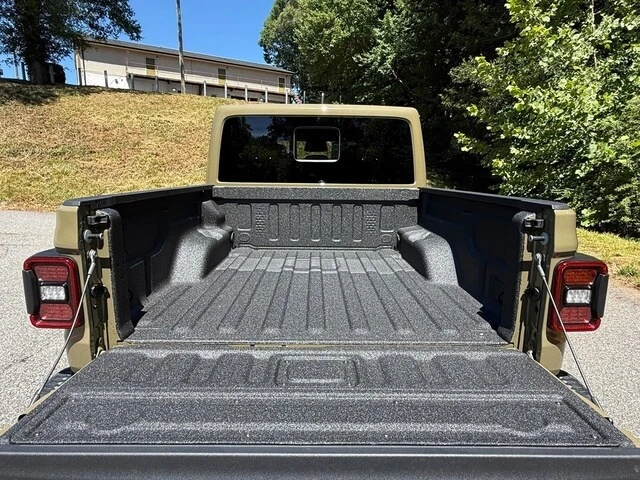 2026 Jeep JT Gladiator - Image 9 of 29